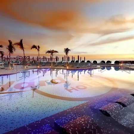 With Balcony And Pools In Playa Paraiso أذيخي